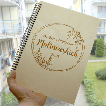 Naturalny album pionowy z personalizowaną okładką - Album rodzinny