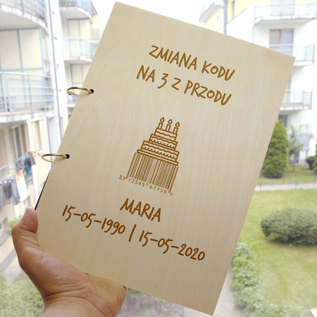 Naturalny album pionowy z personalizowaną okładką - Prezent na Urodziny
