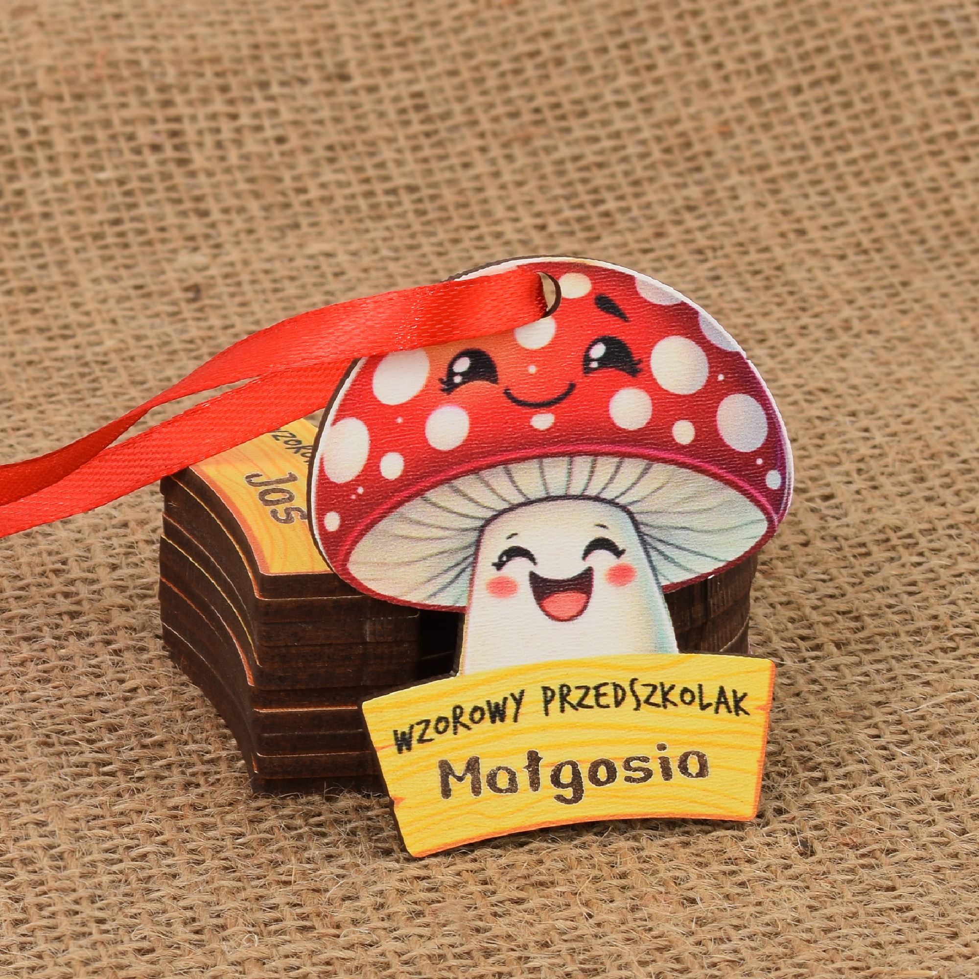 Medal w kształcie muchomorka, muchomorki