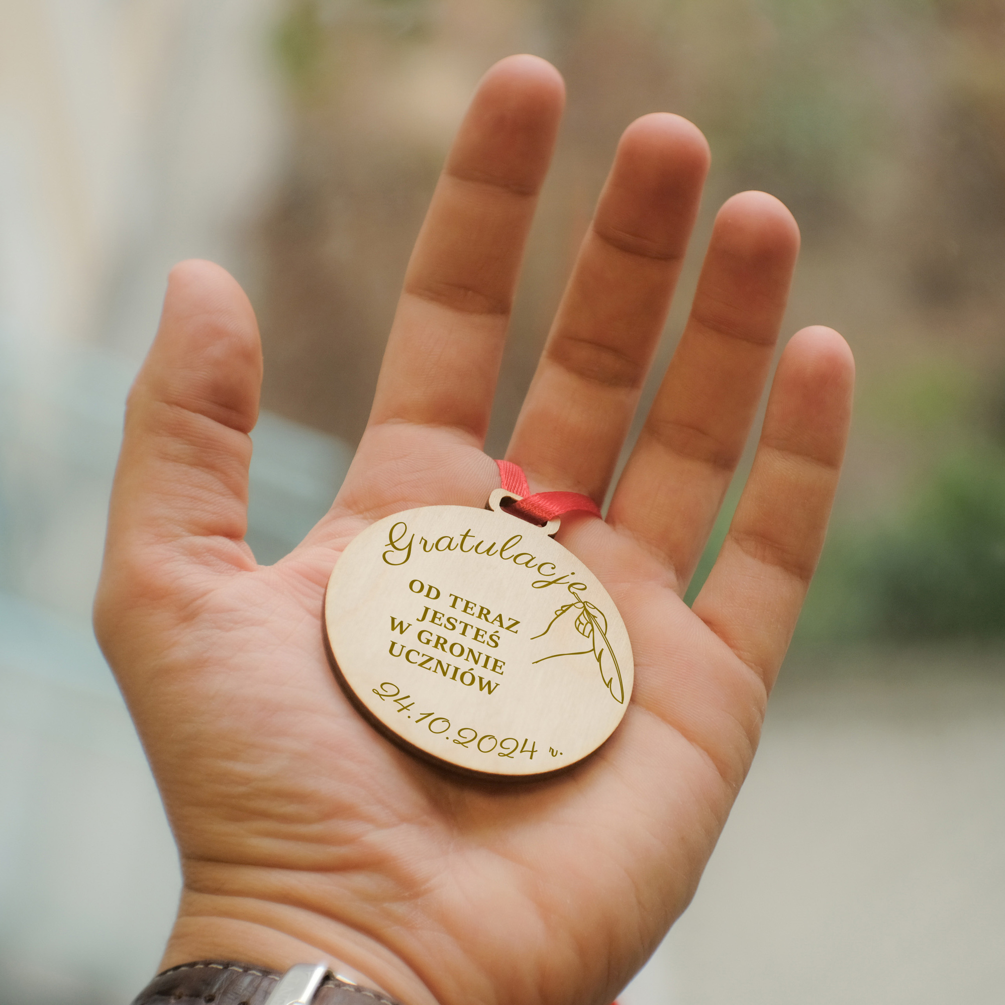 medal drewniany, grawer, pasowanie